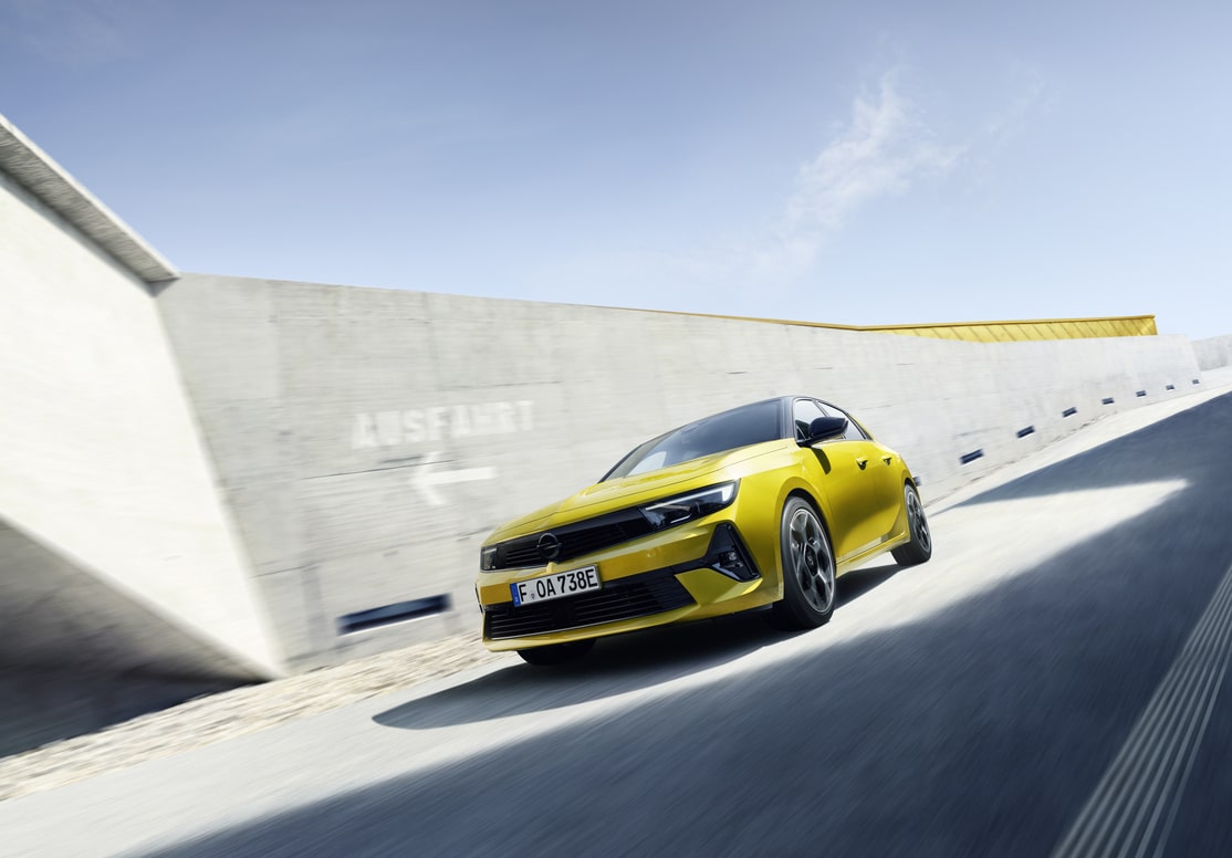 LOCK AND UNLOCK CAR DOORS LOCK AND UNLOCK CAR DOORS